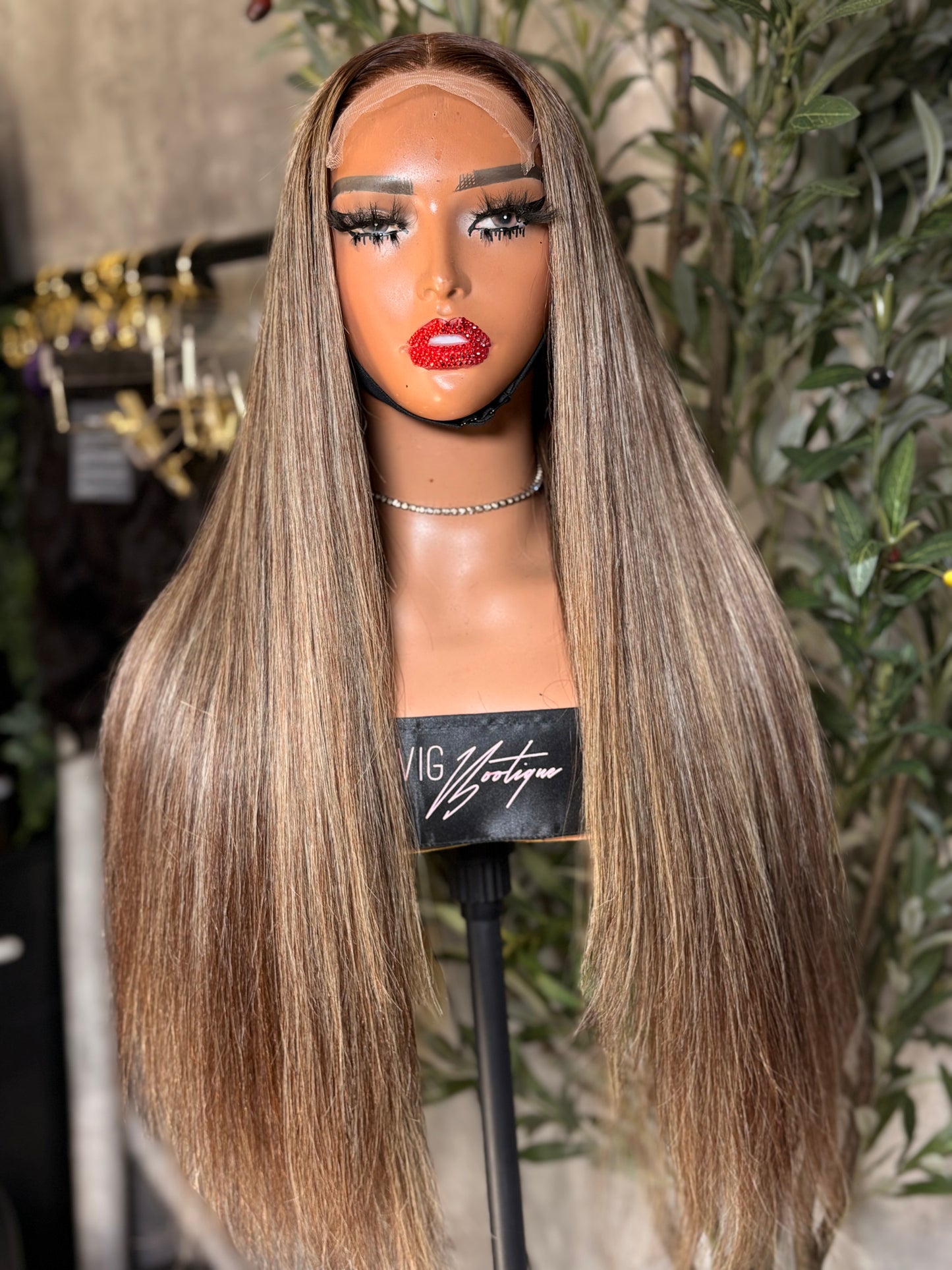 Amoura 22” (medium cap) On Hand