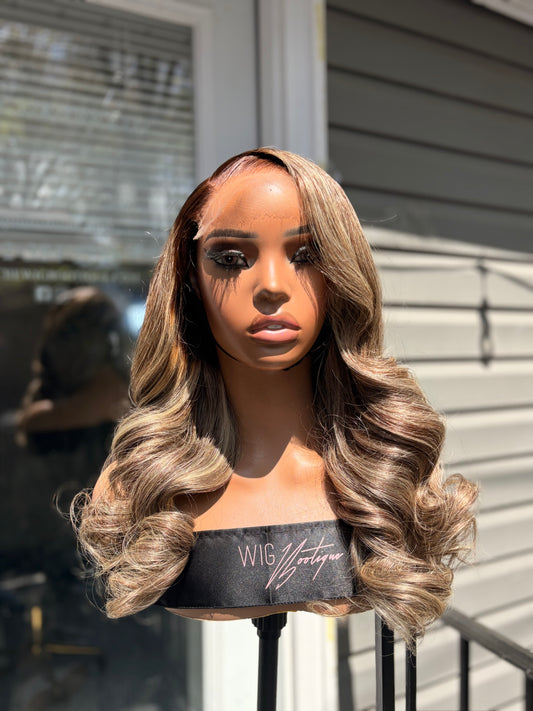 Amoura 18” (small cap)